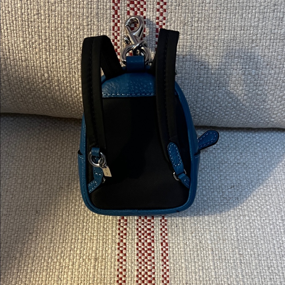 Vintage Coach Teal Leather Backpack/Red Zippered Clip-On Accessory - Picture 3 of 9
